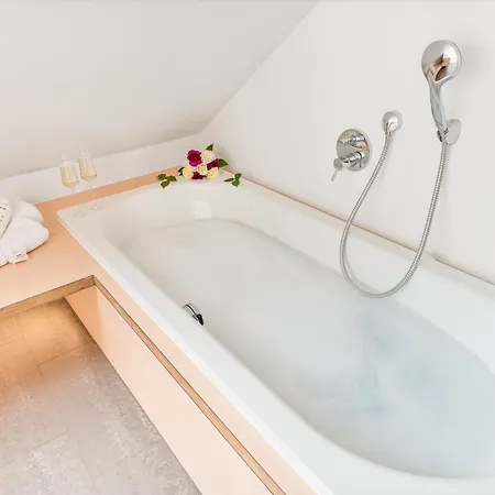 Tropic - Seezugang - Seesicht I Beachparadise I Massage - Trampolin - Light Show - Parken - Cinema Feeling - Bbq *