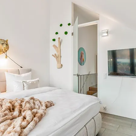 Tropic - Seezugang - Seesicht I Beachparadise I Massage - Trampolin - Light Show - Parken - Cinema Feeling - Bbq Vakantiehuis Gaienhofen (Baden-Wurttemberg)
